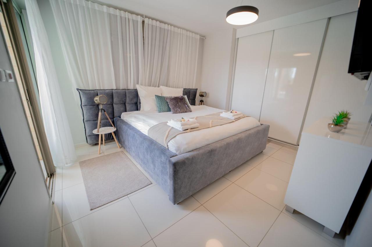 Yalarent Oasis Garden With Private Pool Apartamento Eilat Exterior foto